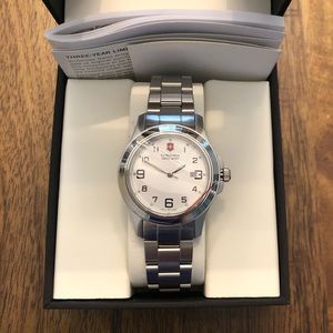 Women’s Swiss Army watch. New. Needs battery